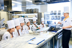 辻学園 調理・製菓専門学校(辻学园烹饪、甜点专业学校) 学校特色 1